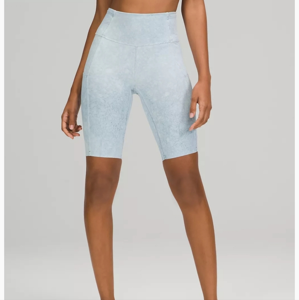 Lululemon Fast and Free High-Rise Short 10" sz 8